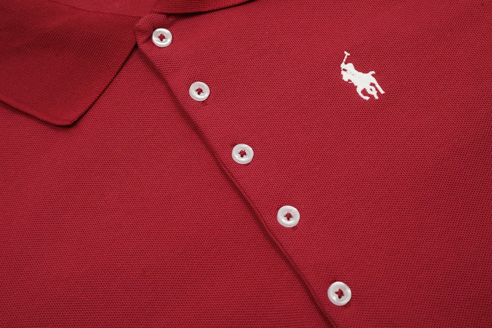 🅿️152 "Top quality" Style number: DS004# (not off the shelves all year round) [Ralph Lauren classic pony embroidered lapels women's slim fit POLO short sleeves] ✅Ralph Lauren Ralph Lauren classic basic women's all-match slim fit POLO short sleeves ✅Main supplier platform live broadcast Wholesale entities Replenish when out of stock Not off the shelves ✅ZP quality 1:1 pattern making Scan the code to enter the GF website Z cabinet quality ✅Details and quality are the only one in Guangzhou. Imported pique fabrics focus on high-end and cost-effective. Needless to say good quality. ✅The version is restored to the original order. The maximum size can be worn up to 130 pounds. Loose, comfortable and stress-free.